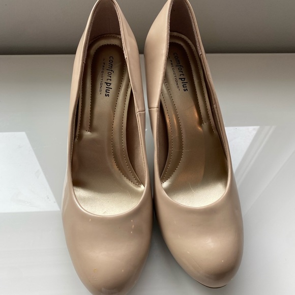 Round Toe Patent Pumps, Light Tan - 9.5 - Picture 2 of 4